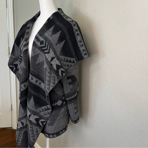 Dylan Los Angeles Geometric Patterned Aztec Style Gray Hooded Sweater Size Small - Picture 5 of 15